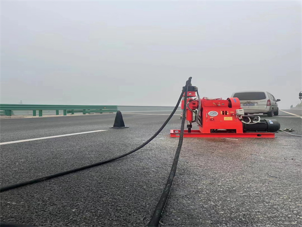 周矶办事处马路路基路面开裂下沉注浆加固灌浆